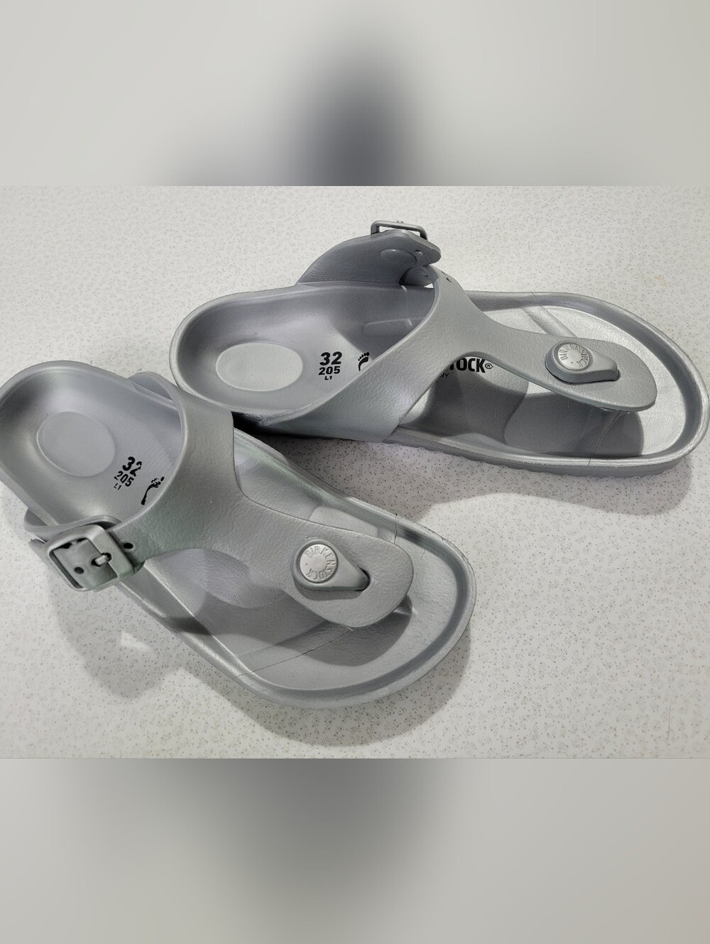 Birkenstock Youth Size 1 32 Gizeh EVA Silver Sandals. Never worn